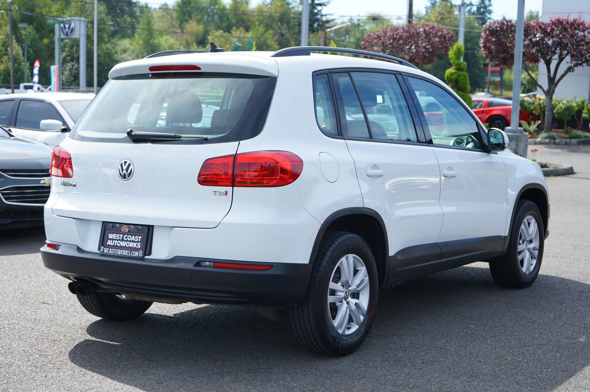 Used 2017 Volkswagen Tiguan S FWD image 6