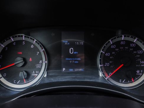 Used 2022 Toyota Highlander LE AWD/4WD image 6