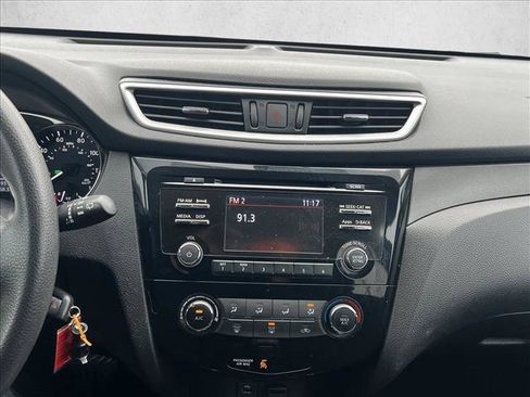 Used 2016 Nissan Rogue S image 13