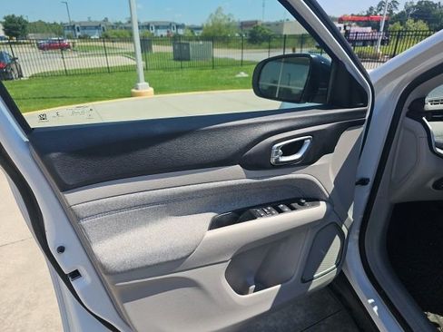 Used 2022 Jeep Compass Latitude w/ Convenience Group FWD image 23