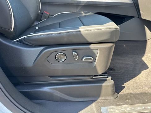 Used 2026 Cadillac Escalade Luxury w/ LPO, Radiant Package image 31