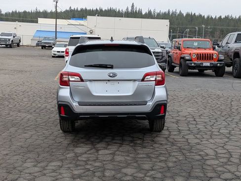 Used 2018 Subaru Outback 2.5i Limited image 7