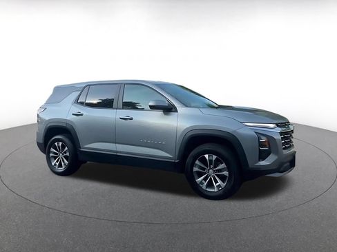Used 2025 Chevrolet Equinox LT FWD image 2