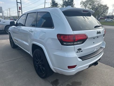 Used 2017 Jeep Grand Cherokee Altitude image 7