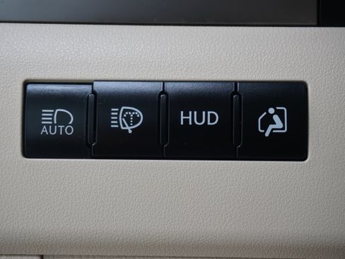 Used 2019 Lexus LX 570 4WD w/ Luxury Package image 35