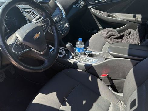 Used 2017 Chevrolet Malibu LT image 3