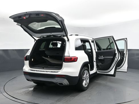 Used 2021 Mercedes-Benz GLB 250 4MATIC w/ Premium Package image 27