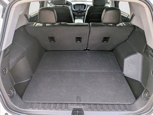 Used 2024 GMC Terrain SLT image 18