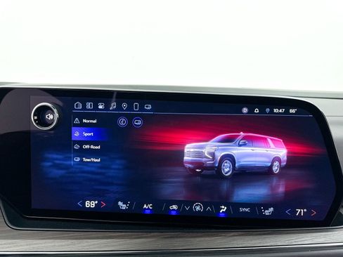 Used 2025 Chevrolet Suburban Z71 image 10