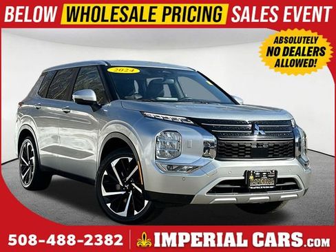 Used 2024 Mitsubishi Outlander SE image 1