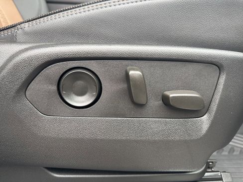 Used 2024 Chevrolet Silverado 2500 High Country w/ High Country Premium Package image 30