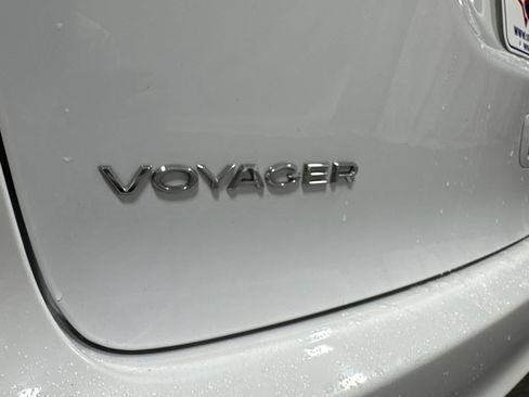 Used 2022 Chrysler Voyager LX FWD image 33