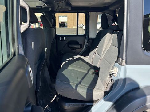 Used 2024 Jeep Wrangler Unlimited AWD/4WD image 24
