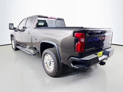 Used 2020 Chevrolet Silverado 2500 High Country w/ Technology Package AWD/4WD image 8