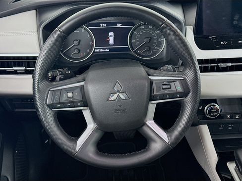 Used 2025 Mitsubishi Outlander SE AWD/4WD image 18