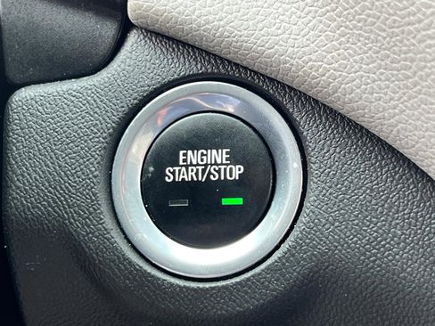 Used 2019 Chevrolet Equinox LS w/ LS Convenience Package FWD image 21