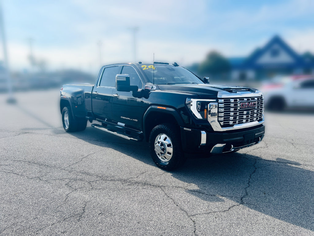 Used 2024 GMC Sierra 3500 Denali w/ Denali Reserve Package AWD/4WD image 10