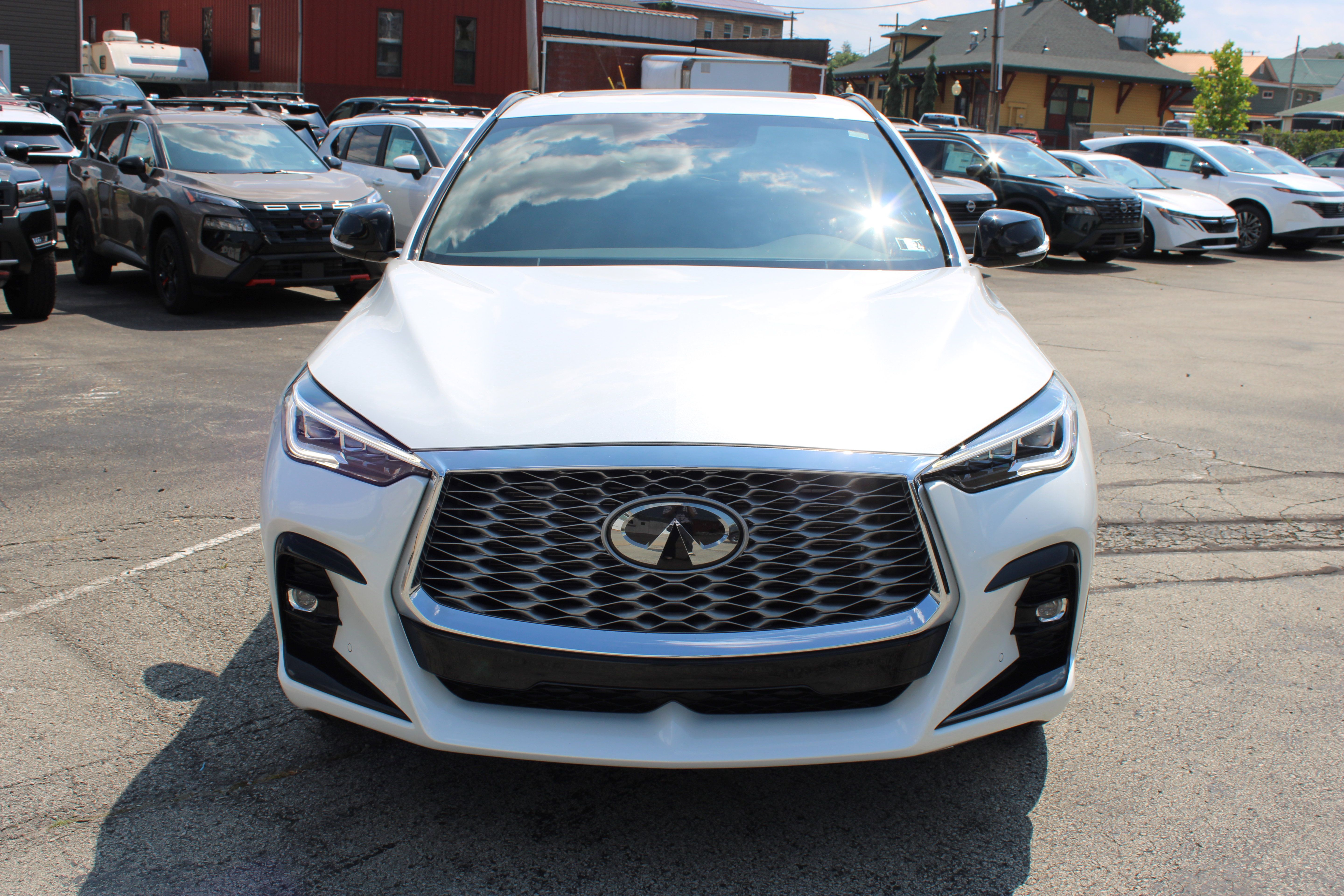 Used 2023 INFINITI QX55 Sensory w/ Lighting Package AWD/4WD image 10