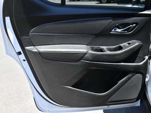 Used 2023 Chevrolet Traverse LT FWD image 38