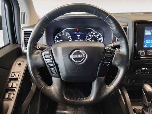 Used 2024 Nissan Frontier SV image 17