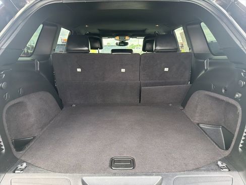 Used 2019 Jeep Grand Cherokee Altitude RWD image 10