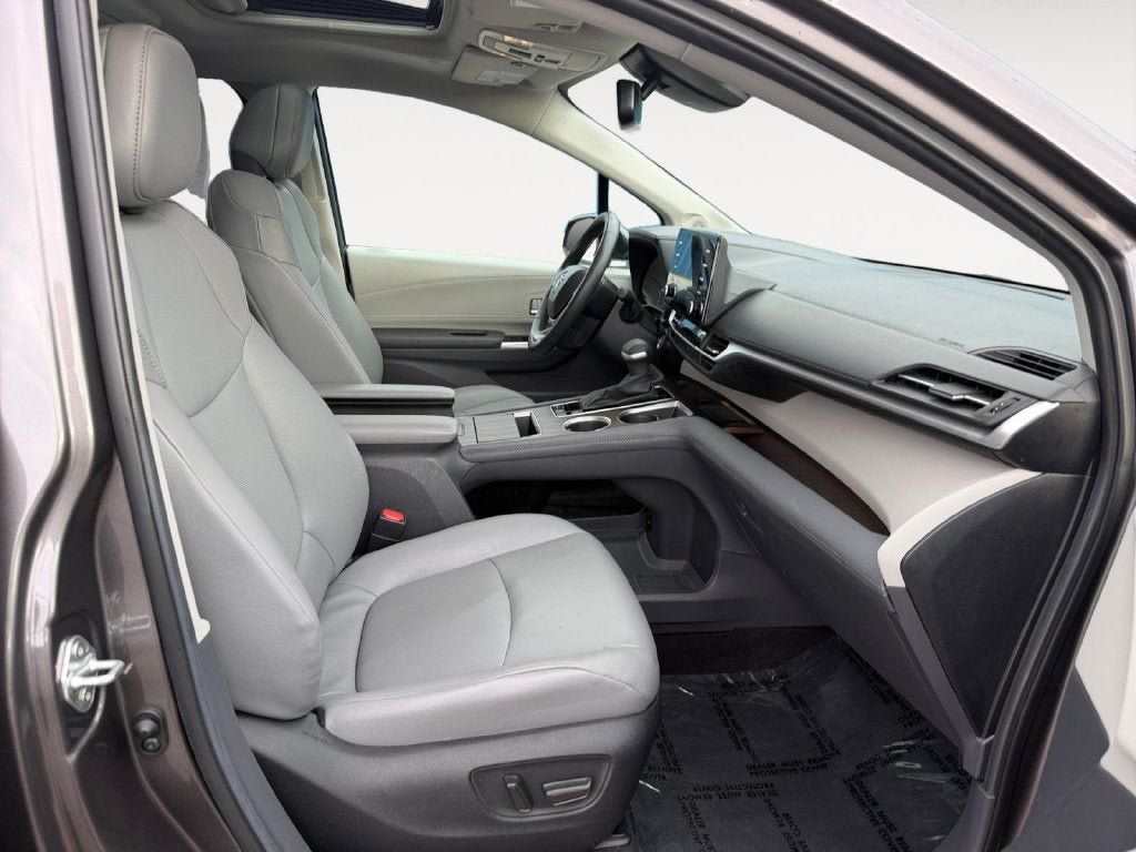Used 2024 Toyota Sienna XLE w/ XLE Plus Package AWD/4WD image 24