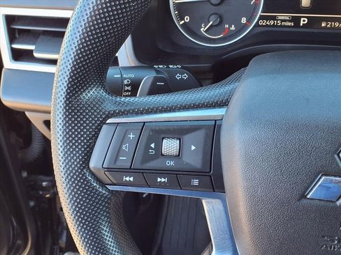 Used 2024 Mitsubishi Outlander ES image 32