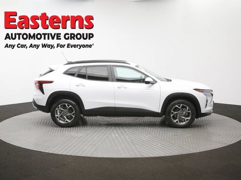 Used 2025 Chevrolet Trax LT FWD image 45