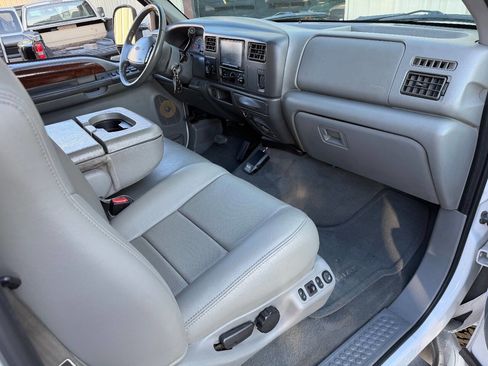 Used 2002 Ford F350 Lariat image 3