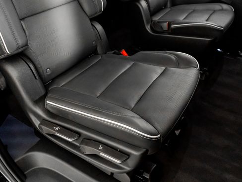 Used 2024 Cadillac Escalade ESV Premium Luxury image 33