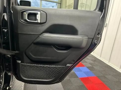 Used 2023 Jeep Wrangler Unlimited Sahara AWD/4WD image 18