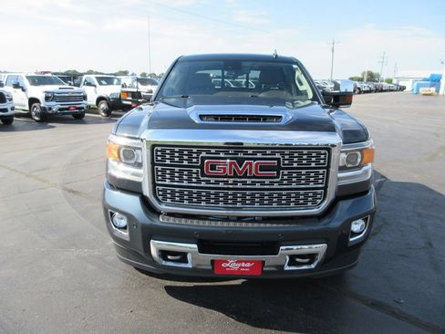 Certified 2019 GMC Sierra 2500 Denali w/ Duramax Plus Package AWD/4WD image 15