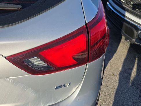 Used 2018 Nissan Rogue Sport SV w/ SV Technology Package image 5