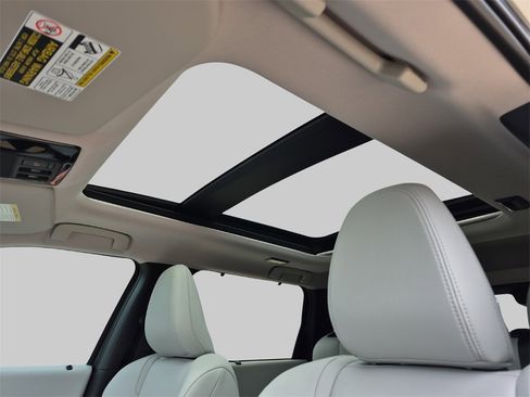 New 2025 Mitsubishi Outlander SEL image 11