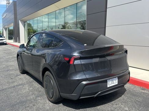 Used 2026 Tesla Model Y 2WD image 3