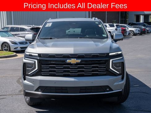 Used 2025 Chevrolet Suburban High Country AWD/4WD image 2