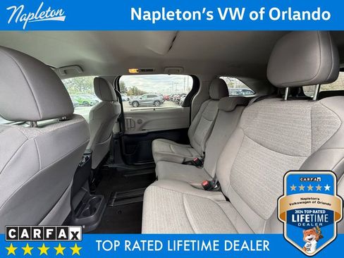 Used 2024 Toyota Sienna LE image 18