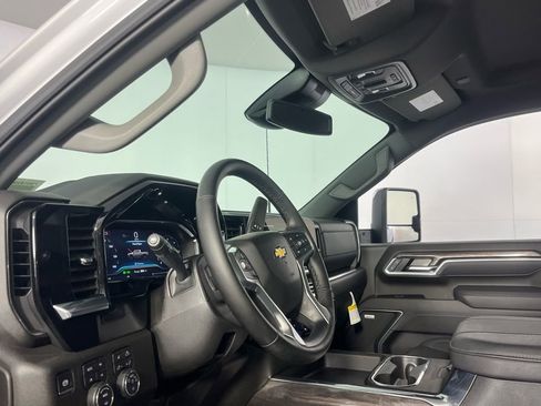 Used 2025 Chevrolet Silverado 2500 LTZ w/ LTZ Convenience Package AWD/4WD image 21