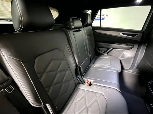 Used 2024 Volkswagen Atlas Cross Sport SE FWD image 22