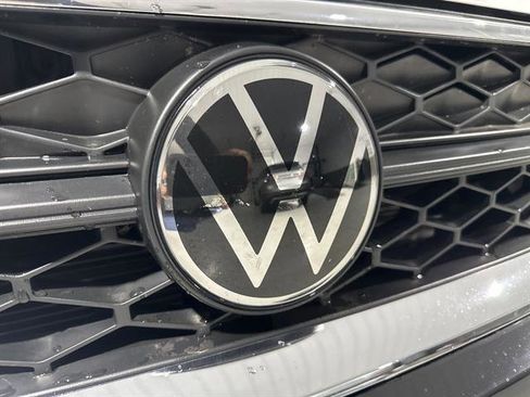 Certified 2022 Volkswagen Taos SE image 10