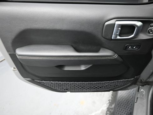 Used 2023 Jeep Wrangler Unlimited Sahara AWD/4WD image 12