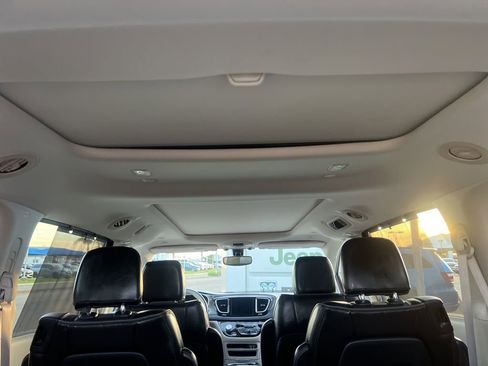 Used 2018 Chrysler Pacifica Limited image 38