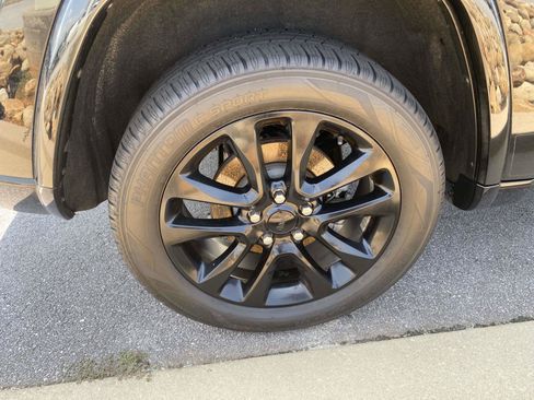 Used 2021 Jeep Grand Cherokee Laredo X RWD image 9