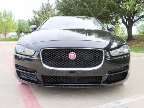 Used 2018 Jaguar XE Premium RWD image 2