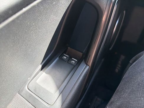 Used 2019 Volkswagen Beetle 2.0T SE image 18