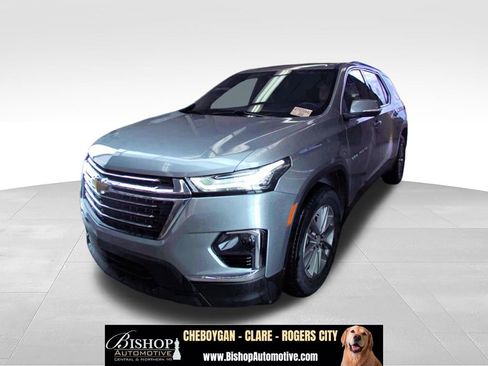 Used 2023 Chevrolet Traverse LT w/ Rear Camera Mirror Package AWD/4WD image 1