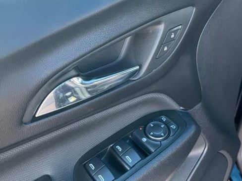 Used 2023 Chevrolet Equinox RS FWD image 14