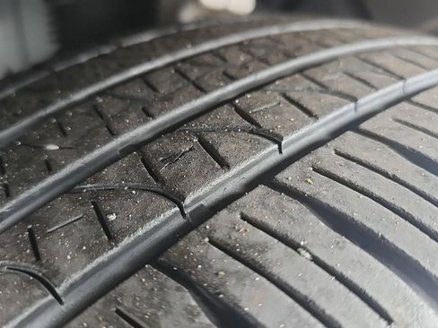 Used 2023 Land Rover Defender 130 SE image 11