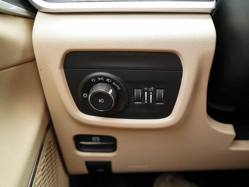 Used 2021 Jeep Grand Cherokee L Limited RWD image 31