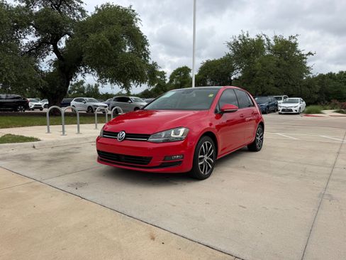 Used 2016 Volkswagen Golf SE w/ Lighting Package FWD image 2